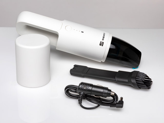 12 V portable vacuum cleaner