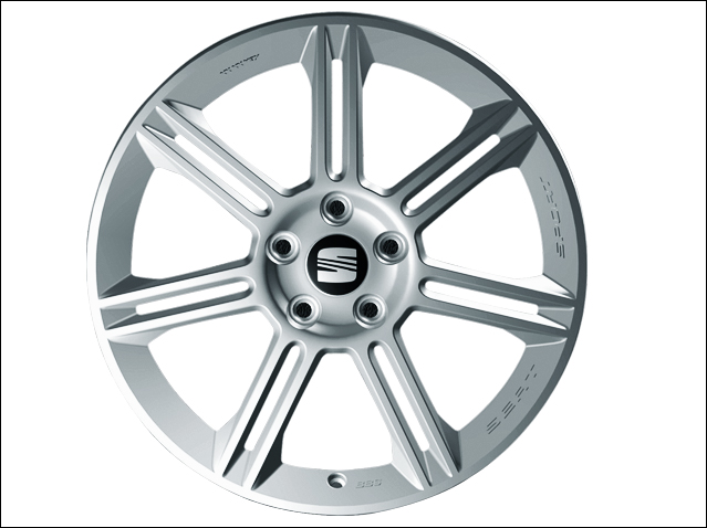 18” alloy wheel, Polished silver