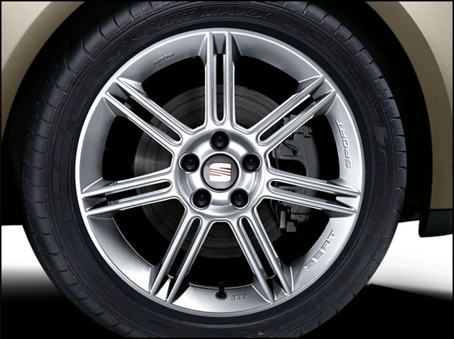 18” alloy wheel, Polished silver