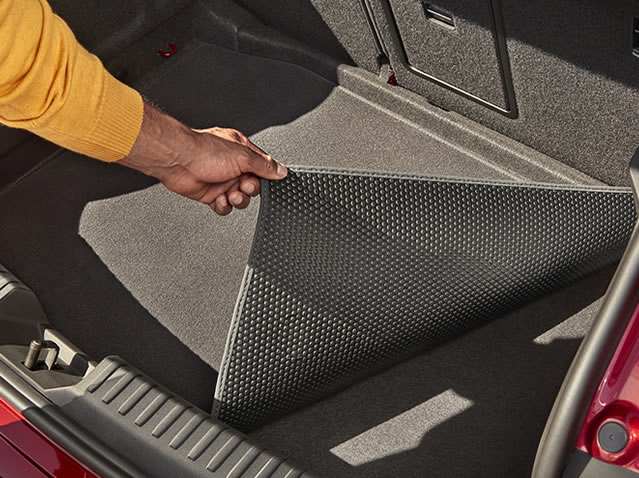 Luggage compartment reversible mat