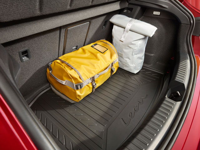 Luggage compartment protective shelf (semi-rigid)