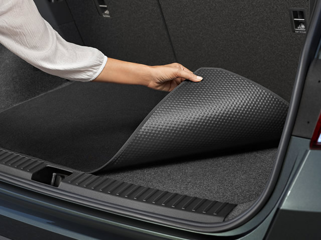 Reversible luggage compartment mat