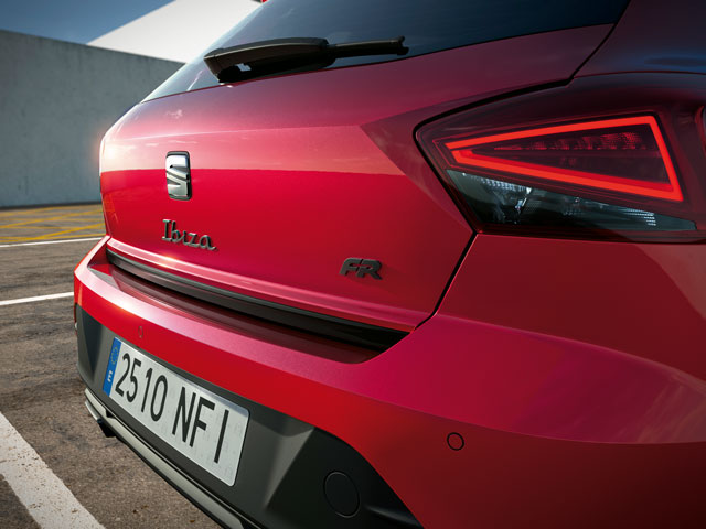 Διακοσμητικό πόρτας μπαγκάζ – Μαύρο 