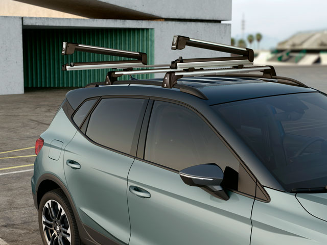 Nosač na izvlačenje za skije i snowboard