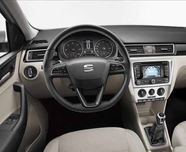 Ornament culoare aluminiu pentru vehicule cu radio și climatizare